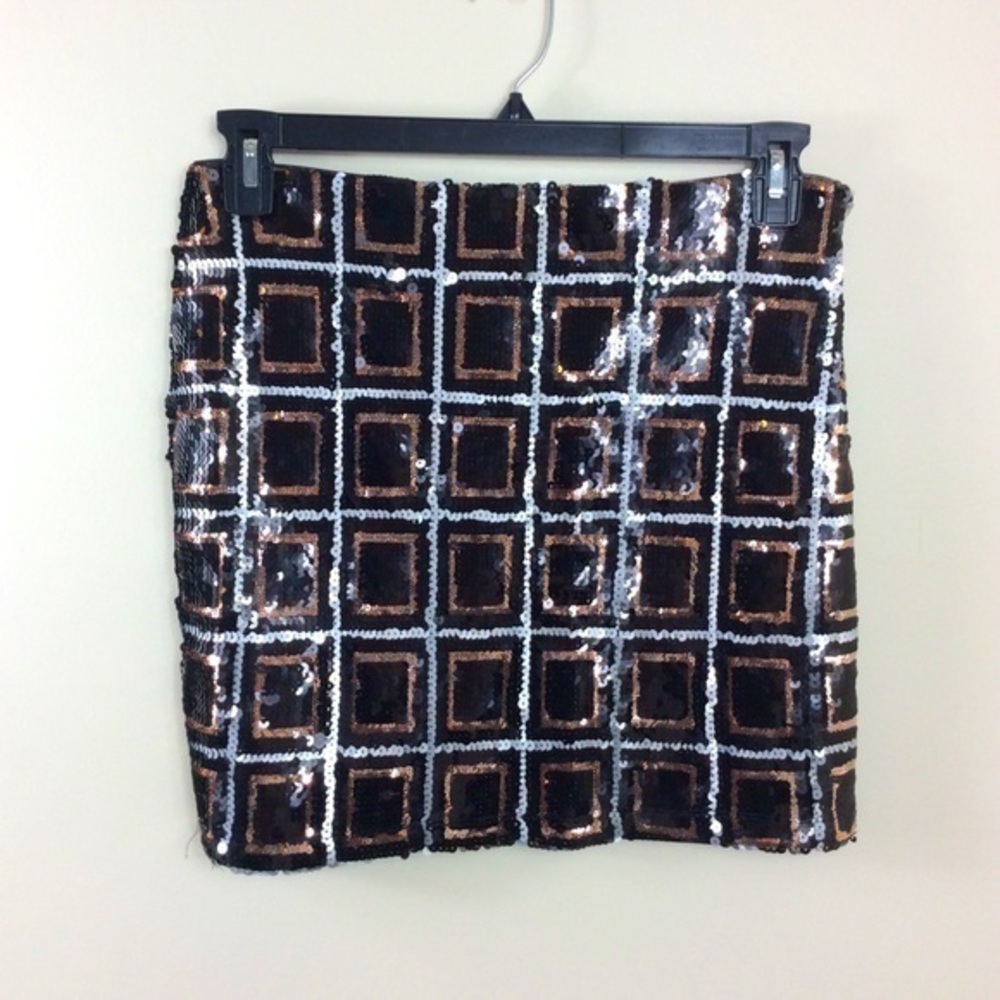 NWT skies are blue black sequin mini skirt. Medium. Stretch polyester